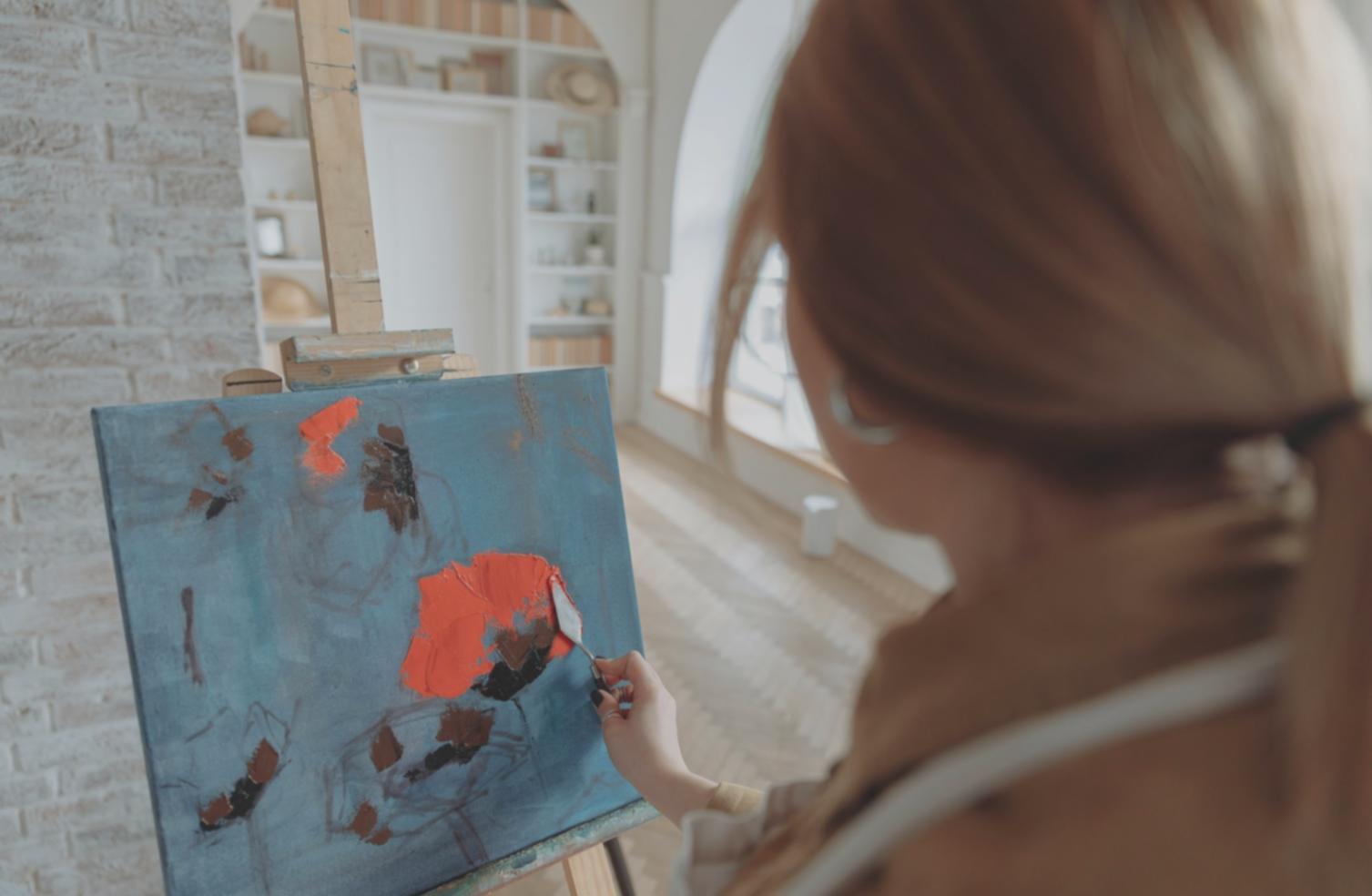 Figure drawing study session showing detailed observation work